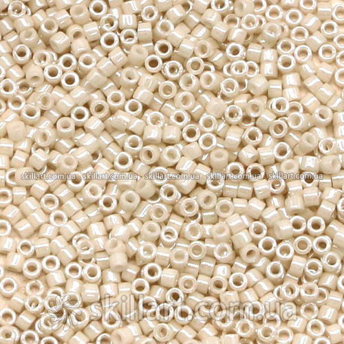 Бисер DB-211 Miyuki Delica Beads 11/0 (жемчужный, молочный насыщенный)